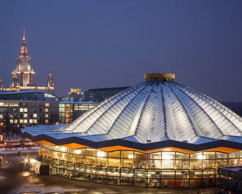 Большой Московский цирк приглашает на новогоднее шоу по мотивам сказки о Белоснежке.